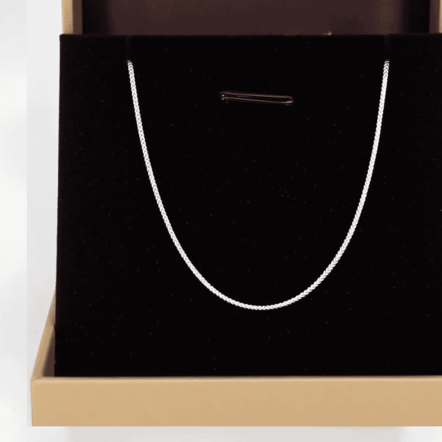 Herringbone Chain Necklace – Elegant & Timeless Design For Men and Women
