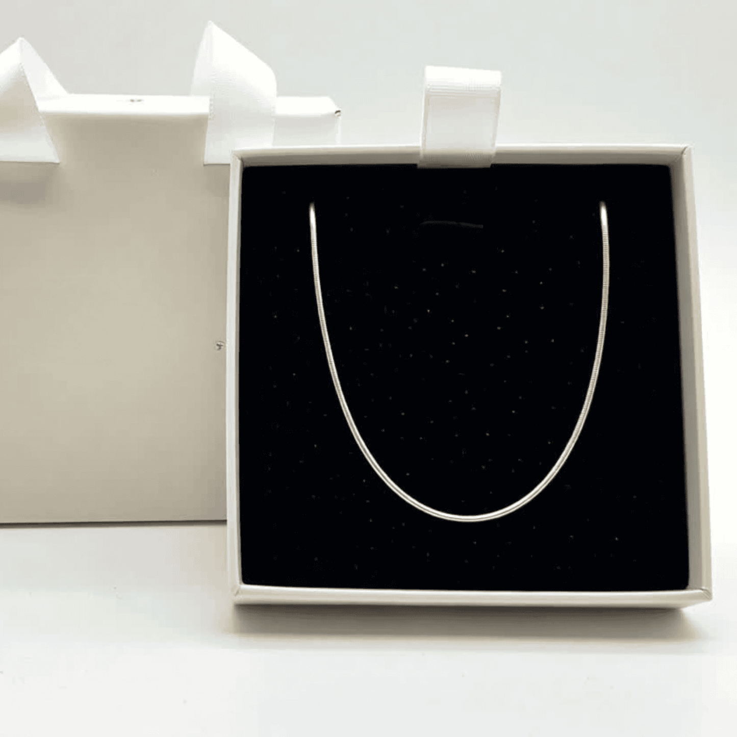 Oval Snake Chain – Smooth Shine, Timeless Design For Men and Women