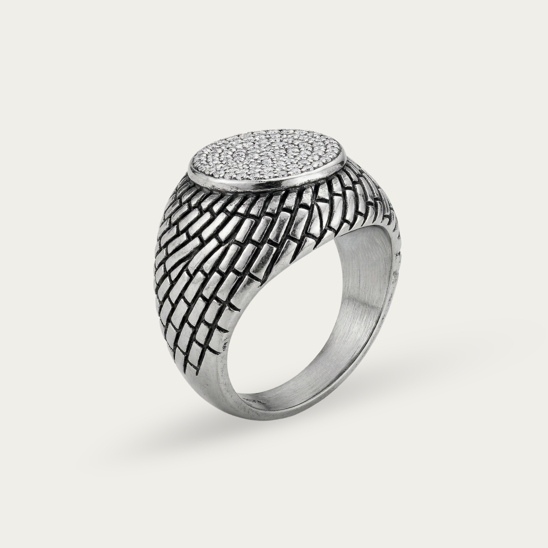 Men’s Ring with Sparkling Diamond Detailing