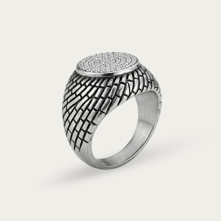 Men’s Ring with Sparkling Diamond Detailing
