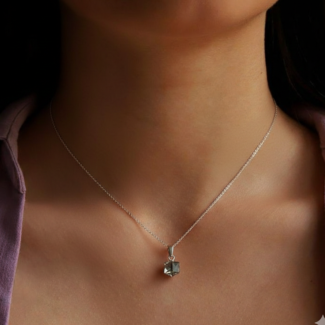 Beautiful crystal pendent Necklace - Grey