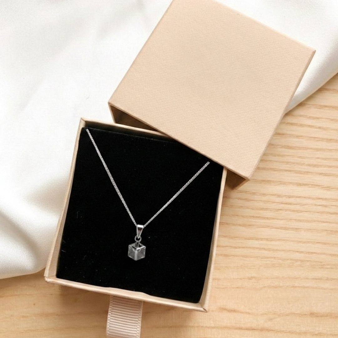 Beautiful crystal pendent Necklace - Grey