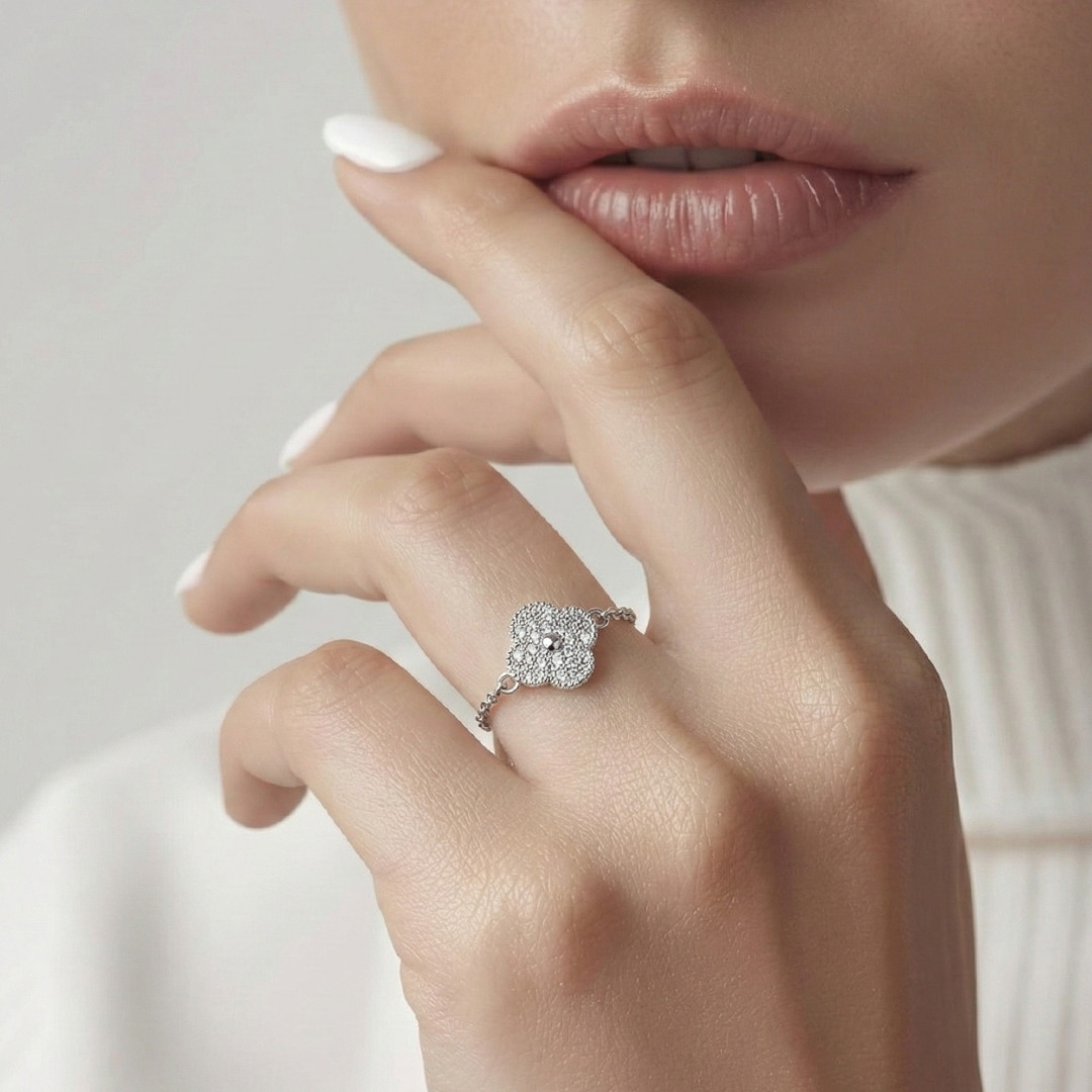 Blisse Allure Sterling Silver Clover Chain Ring