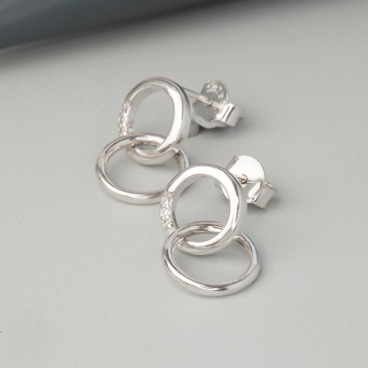 Blisse Allure Sterling Silver Interlinked Circle Earrings.