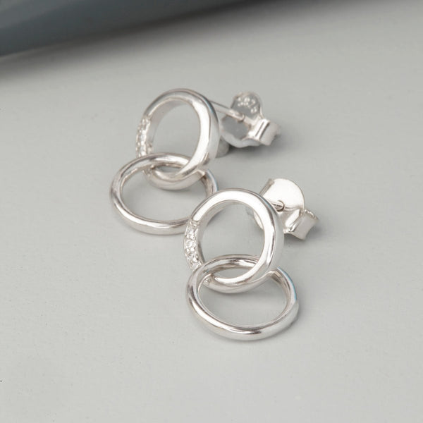 Blisse Allure Sterling Silver Interlinked Circle Earrings.