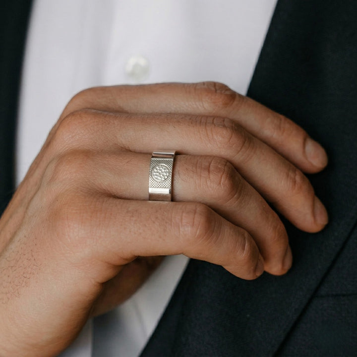 Ring with Circular Jali Design