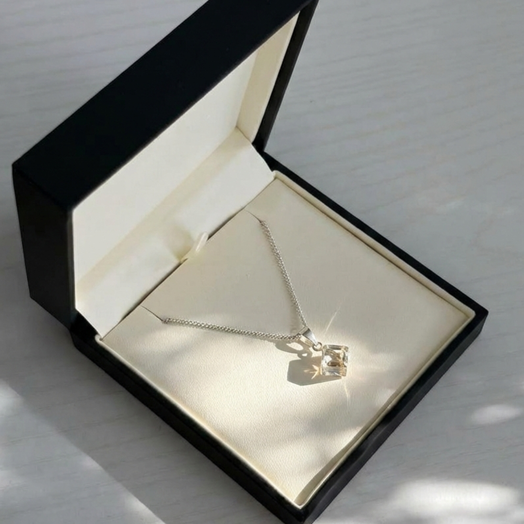 Beautiful crystal pendent Necklace - Yellow